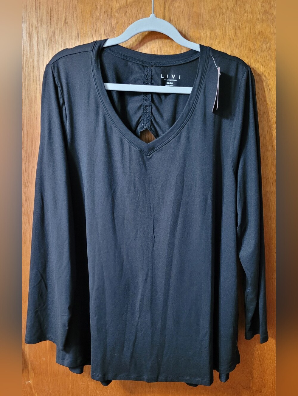 LIVI Lane Bryant V-Neck Long Sleeve Top Size 22/24 NWT (1115)